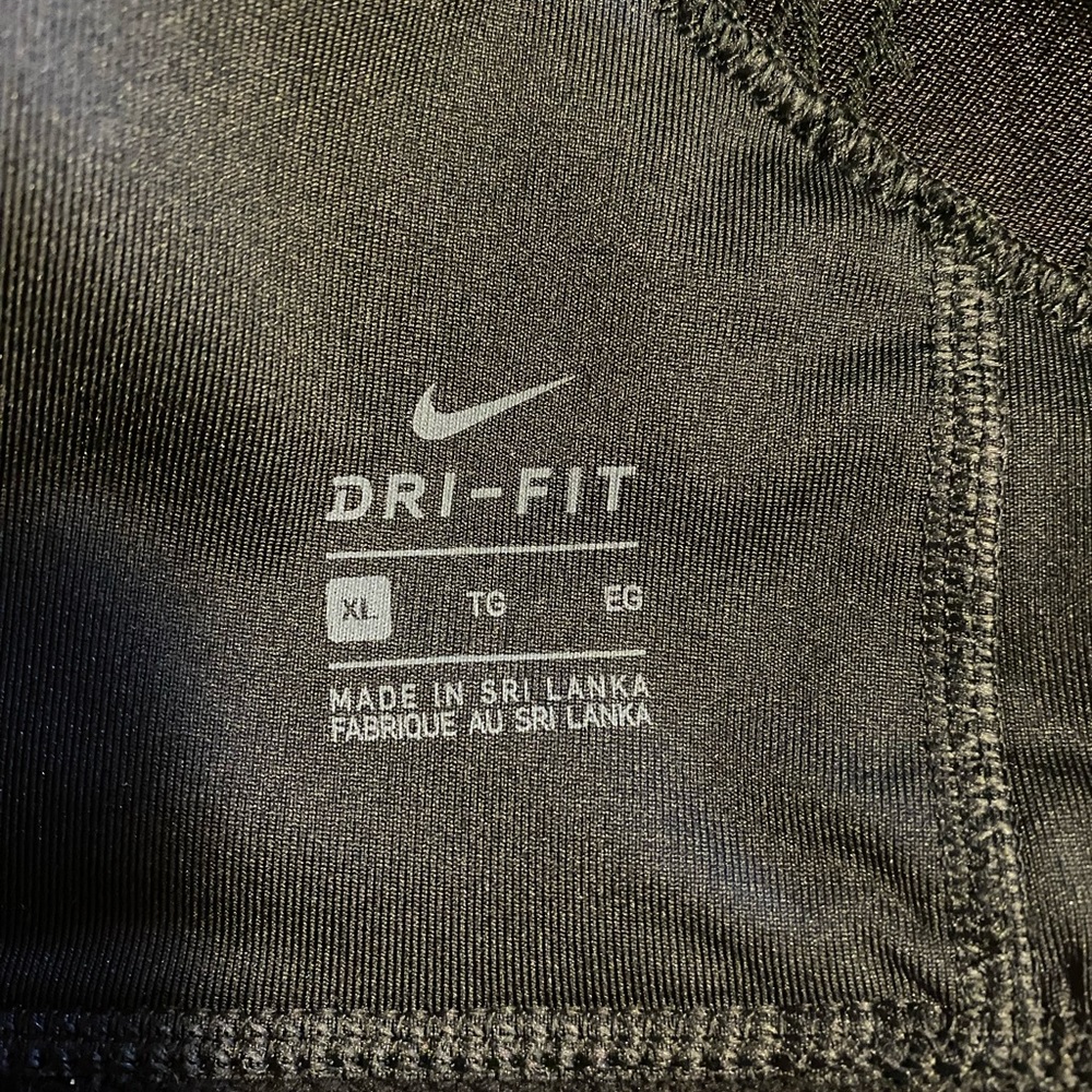 Nike bra. Black. Size xl. - Picture 2 of 3